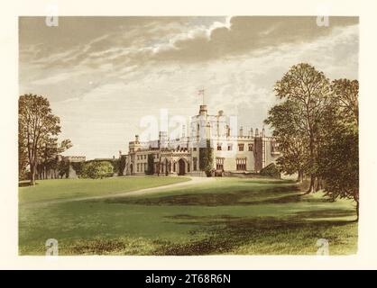 Moreton Hall, Cheshire, England. Burg im gotischen Stil mit zinnen verzierten Türmen und Buntglasfenstern, erbaut 1844 für George Ackers. Farbholzblock von Benjamin Fawcett im Baxter-Prozess einer Illustration von Alexander Francis Lydon von Reverend Francis Orpen Morriss malerische Ansichten der Sitze von Adligen und Herren von Großbritannien und Irland, William Mackenzie, London, 1880. Stockfoto