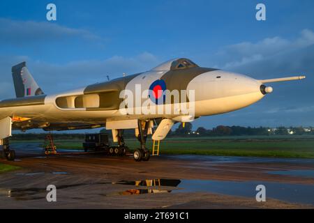 Avro Vulcan XM655 bei Nacht Stockfoto