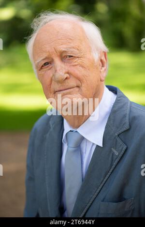 Berlin DEU, 26.06.2023: Porträt Heinrich August Winkler geboren 1938 in Königsberg, deutscher Historiker und Autor. Von 1991 bis 2007 lehrte er neuere Geschichte an der Humboldt-Universität zu Berlin. 2014 erhielt er den Europapreis für politische Kultur der Hans-Ringier-Stiftung und 2016 den Leipziger Buchpreis für europäisches Verständnis. 2018 wurde er mit dem Großen Verdienstkreuz der Bundesrepublik Deutschland ausgezeichnet. Er lebt in Berlin [automatisierte Übersetzung] Stockfoto