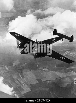 Deutscher Zerstörer Messerschmitt ME 110 der Shark Squadron (II ZG 76) im Flug während der Schlacht um Großbritannien. [Automatisierte Übersetzung] Stockfoto