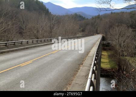 Große Brücke über den James River auf dem Blue Ridge Parkway, VA, USA. Stockfoto