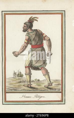 Indianischer Jäger aus Patagonien, Südamerika. In Federkopfschmuck, Tunika aus Guanaco-Haut mit dem Fell im Inneren, Culotten und Gamaschen. Mit Bolas oder Bolasen. Vielleicht ein ausgestorbener Yahgan. Homme Patagon. Handkolorierter Kupferstich von J. Laroque nach einem Entwurf von Jacques Grasset de Saint-Sauveur aus seiner Encyclopedie des Voyages, Encyclopedia of Voyages, Bordeaux, Frankreich, 1792. Stockfoto