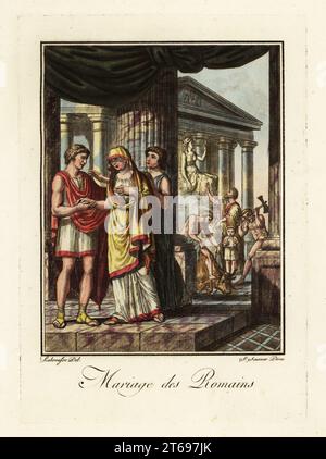 Eine Hochzeitszeremonie im antiken Rom. Die Braut trägt einen gelben Flammeum-Brautschleier, der Bräutigam eine kurze Tunika, cape und gelbe Sandalen. Ein Flammenpriester verbrennt Juno auf einem Altar Opfer, und ein Vizekönig opfert einen Stier. Mariage des Romains. Handkoloriertes Kupferstich, gezeichnet und graviert von L. Labrousse, Künstler von Bordeaux, unter der Leitung von Jacques Grasset de Saint-Sauveur aus seinem Lantique Rome, ou description historique et pittoresque, Anticient Rome, or Historique and pittoresque, oder historische und malerische Beschreibung, Chez Deroy, Paris, 1796. Stockfoto