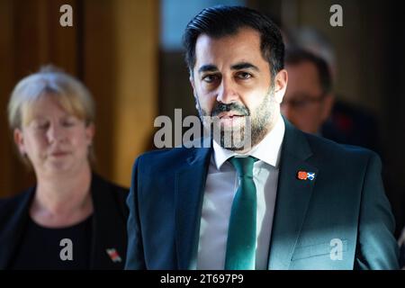 Edinburgh, Schottland, Großbritannien. November 2023. IM BILD: Humza Yousaf MSP, erster Minister von Schottland und Führer der Scottish National Party (SNP). Szenen in Holyrood im schottischen Parlament bei der wöchentlichen Sitzung der First Minister Questions (FMQs). Credit: Colin D Fisher Credit: Colin Fisher/Alamy Live News Stockfoto