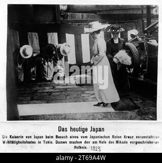 Nagako, Ehefrau von Kaiser Hirohito, besucht ein japanisches Wohltätigkeitsfest des Roten Kreuzes in Tokio. [Automatisierte Übersetzung] Stockfoto