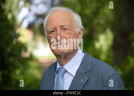 Berlin DEU, 26.06.2023: Porträt Heinrich August Winkler geboren 1938 in Königsberg, deutscher Historiker und Autor. Von 1991 bis 2007 lehrte er neuere Geschichte an der Humboldt-Universität zu Berlin. 2014 erhielt er den Europapreis für politische Kultur der Hans-Ringier-Stiftung und 2016 den Leipziger Buchpreis für europäisches Verständnis. 2018 wurde er mit dem Großen Verdienstkreuz der Bundesrepublik Deutschland ausgezeichnet. Er lebt in Berlin [automatisierte Übersetzung] Stockfoto