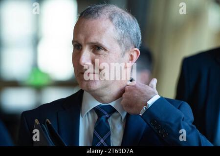 Edinburgh, Schottland, Großbritannien. November 2023. IM BILD: Michael Matheson MSP, Schottischer Kabinettssekretär für NHS Recovery, Gesundheit und Sozialfürsorge und Mitglied der Scottish National Party (SNP). Szenen in Holyrood im schottischen Parlament bei der wöchentlichen Sitzung der First Minister Questions (FMQs). Credit: Colin D Fisher Credit: Colin Fisher/Alamy Live News Stockfoto