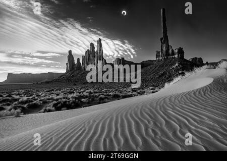 YEI BI Chi am Morgen, mit ringförmiger Sonnenfinsternis, Monument Valley, Arizona Stockfoto