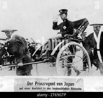 Der zukünftige japanische Kaiser Hirohito während einer Rikscha-Fahrt. [Automatisierte Übersetzung] Stockfoto