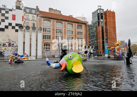 DER MYTHISCHE STRAWINSKY-BRUNNEN, FRISCH RESTAURIERT IN PARIS Stockfoto