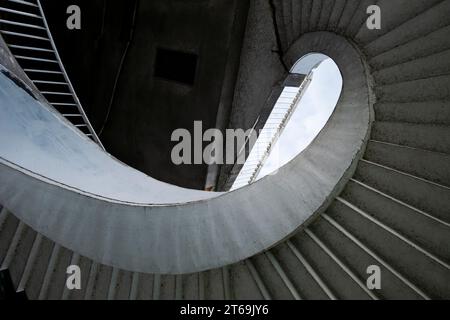 Wendeltreppe an der Gdanski-Brücke über die Weichsel in Warschau, Polen Stockfoto