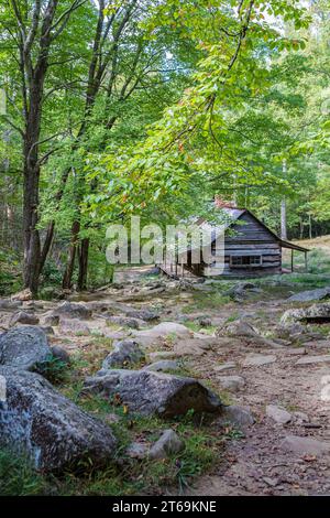 Das historische Noah Bud Ogle Gehöft entlang des Roaring Fork Motor Nature Trail in der Nähe von Gatlinburg, Tennessee im Great Smoky Mountains National Park Stockfoto