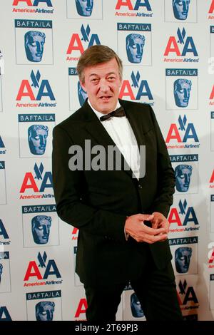 Stephen Fry bei den 18. Jährlichen BAFTA/LA Britannia Awards. Ankunft am Hyatt Regency Century Plaza in Los Angeles, CA. 5. November 2009. Foto: Joseph Martinez / Picturelux Stockfoto