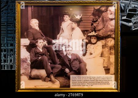 Foto der Familie von George Pullman. Foto von der Ausstellung im Pullman Visitor Center im Verwaltungs-Uhrturm-Gebäude. George Pullman 1891 mit seiner Frau Harriett und ihren Kindern Florence, Hariett, George Jr. und Walter. Chicagos Viertel Pullman ist seit dem Ende des 20. Jahrhunderts gentrifiziert. Viele Bewohner sind an der Restaurierung ihrer eigenen Häuser und an Projekten in der gesamten Nachbarschaft beteiligt. Chicago, Illinois, Usa Stockfoto