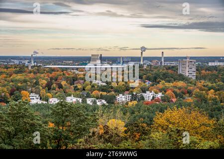 Ausblick vom Teufelsberg, Olympiastadion, Berlin Ausblick vom Teufelsberg, Olympiastadion, Berlin *** Blick vom Teufelsberg, Olympiastadion, Berlin Ausblick vom Teufelsberg, Olympiastadion, Berlin Credit: Imago/Alamy Live News Stockfoto