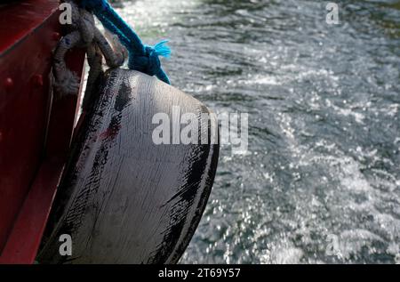 Wunderschöner Blick auf den See im Matka Canyon, Nordmazedonien Stockfoto
