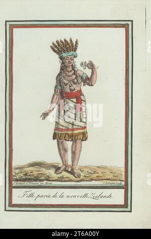 Maori-Mädchen in ihrer Raffinerie, Neuseeland. Mit Federkopfschmuck, Blumen in ihrem langen Haar, Knochenketten, Armreifen, gestreiftem Grasrock, der eine Rose hält. Fille Paree de la Nouvelle Zeelande. Handkolorierter Kupferstich von J. Laroque nach einem Entwurf von Jacques Grasset de Saint-Sauveur aus seiner Encyclopedie des Voyages, Encyclopedia of Voyages, Bordeaux, Frankreich, 1792. Stockfoto