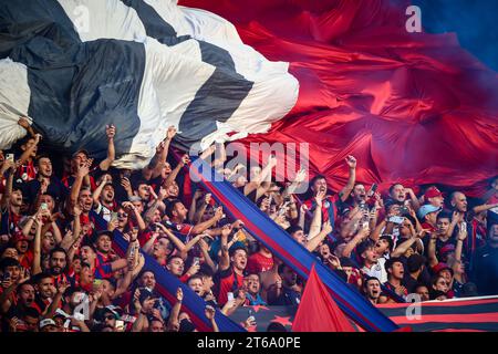 San Lorenzo Fans, die während des Spiels zwischen San Lorenzo de Almagro und Boja Juniors als Teil der Copa de la Liga - Fecha 12 - Zona B im Estadio Pedro Bidegain gesehen wurden. Endergebnis: San Lorenzo 1:1 Boca Juniors. Stockfoto