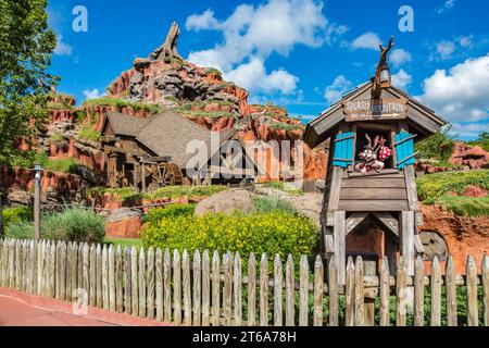 Splash Mountain Holzfahrt Attraktion im Frontierland Area of Magic Kingdom in Walt Disney World, Orlando, Florida Stockfoto