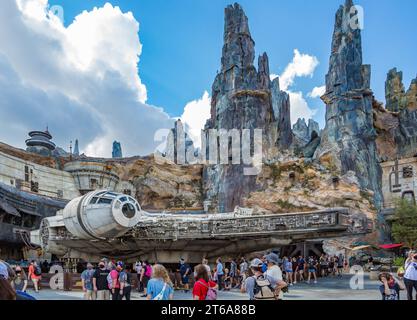 Das leichte Raumschiff Millennium Falcon im Bereich Star Wars Galaxy's Edge im Disney's Hollywood Studios Freizeitpark Stockfoto