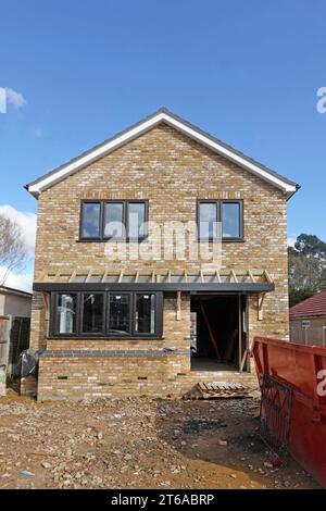 Serie von 36 Arbeitsschritten in Bearbeitung Bilder freistehendes Haus Zugangsprofil Gone Top Wand Einbaufenster & Baldachdachdach Holzbau England Großbritannien Stockfoto