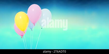 Heliumkugeln auf farbigem Hintergrund isoliert Stockfoto