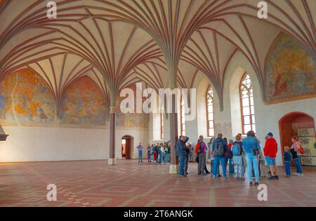 12.06.2022. Innenraum der Großen Speisesaal im Mittelschloss Teil der mittelalterlichen Burg und des Klosters des Deutschen Ordens in Malbork, Polen Stockfoto