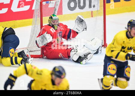 Vaxjo, Schweden. November 2023. Tschechiens Torhüter Jakub Malek im Einsatz während des Eishockeyspiels der Euro Hockey Tour Karjala Tournament Gruppe H zwischen Schweden und Tschechien in der Vida Arena in Vaxjo, Schweden, am 09. November 2023.Foto: Mikael Fritzon/TT/kod 62360 Credit: TT News Agency/Alamy Live News Stockfoto