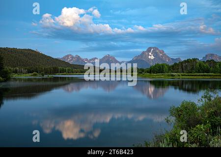 WY05676-00...WYOMING - am frühen Morgen am Oxbow Bend des Snake River mit Mount Moran in der Ferne; Grand Teton National Park. Stockfoto