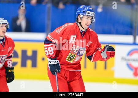 Vaxjo, Schweden. November 2023. Adam Kubik aus Tschechien feiert am 9. November 2023 in der Vida Arena in Vaxjo, Schweden, ein Torschuss während des Eishockeyspiels der Gruppe H der Euro Hockey Tour Karjala Tournament Gruppe H. Foto: Mikael Fritzon/TT/kod 62360 Credit: TT News Agency/Alamy Live News Stockfoto