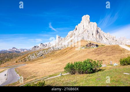 Felsiger Berggipfel am Passo Giau in den Dolomiten Italiens Stockfoto