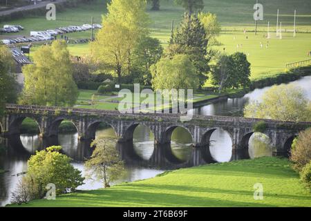 Blick auf das Dorf Inistioge von der Kapelle, den Woodstock Gardens und dem Arboretum Stockfoto