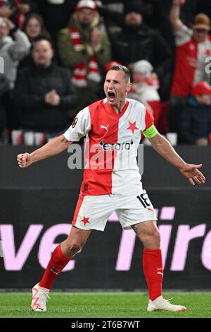 Prag, Tschechische Republik. November 2023. Jan Boril von Slavia feiert das zweite Tor beim Spiel Slavia Praha gegen AS Rom, Gruppe G in Prag, Tschechien, 9. November 2023. Quelle: Michal Kamaryt/CTK Photo/Alamy Live News Stockfoto