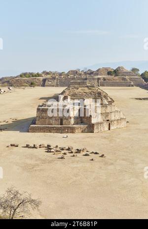 Die atemberaubenden Ruinen auf einem Hügel von Monte Alban, der ehemaligen zapotekischen Hauptstadt Stockfoto