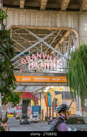 Vancouver, BC, Kanada, 7. Oktober 2023: Granville Island Schild, ein öffentlicher Markt und Touristenattraktion. Stockfoto