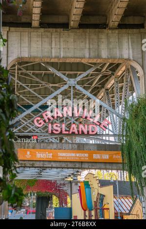 Vancouver, BC, Kanada, 7. Oktober 2023: Granville Island Schild, ein öffentlicher Markt und Touristenattraktion. Stockfoto