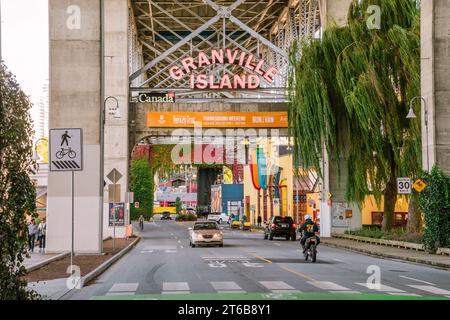 Vancouver, BC, Kanada, 7. Oktober 2023: Granville Island Schild, ein öffentlicher Markt und Touristenattraktion. Stockfoto