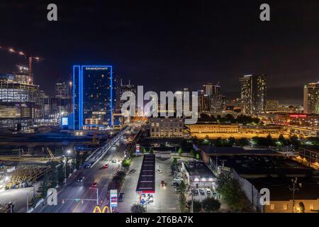 Aus der Vogelperspektive auf die Innenstadt von nashville mit Blick auf den broadway Stockfoto