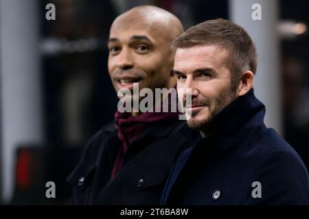 Thierry Henry und David Beckham nehmen an dem Fußballspiel der UEFA Champions League zwischen dem AC Milan und Paris Saint-Germain FC Teil. Stockfoto