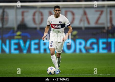 Achraf Hakimi vom FC Paris Saint-Germain in Aktion während des Fußballspiels der UEFA Champions League zwischen AC Milan und Paris Saint-Germain FC. Stockfoto