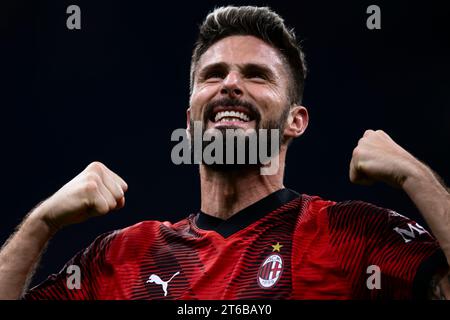 Olivier Giroud vom AC Milan feiert das Ende des UEFA Champions League-Fußballspiels zwischen AC Milan und Paris Saint-Germain FC. Stockfoto