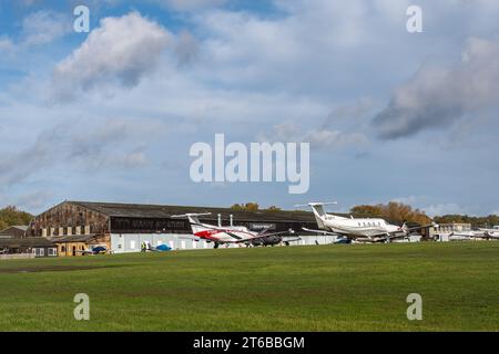 Flughafen Fairoaks in Surrey, England, Großbritannien, mit Flugzeugen Flugzeuge Flugzeuge Stockfoto