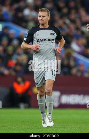 Dani de Wit #10 von AZ Alkmaar während des Spiels Aston Villa gegen AZ Alkmaar in Villa Park, Birmingham, Großbritannien, 9. November 2023 (Foto: Gareth Evans/News Images) Stockfoto