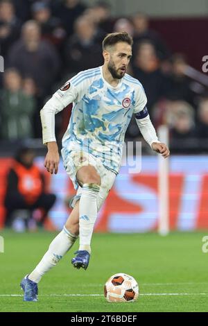 Kostas Fortounis #7 von Olympiakos mit dem Ball beim UEFA Europa League-Spiel West Ham United gegen Olympiakos FC im London Stadium, London, Großbritannien, 9. November 2023 (Foto: Mark Cosgrove/News Images) Stockfoto