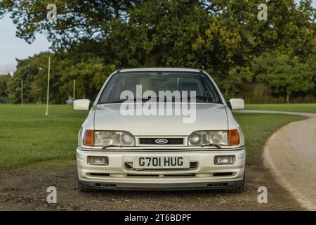 Chester, Cheshire, England, 29. September 2023. White Ford Sierra RS Cosworth Saphir. Stockfoto