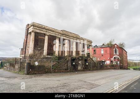 Burslem, Stoke on Trent, England, 21. März 2023. Verlassene Sonntagsschule und stillgelegte Wade Keramik Töpferei Fabrik, redaktionelle Reise Illustration. Stockfoto