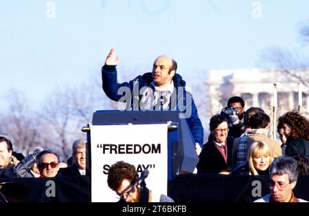 Natan Schcharansky spricht auf der Kampagne zum Gipfel, einem marsch auf Washington, DC, der die Freiheit der in der Sowjetunion lebenden Juden unterstützt, am Sonntag, den 6. Dezember 1987. 200.000 Menschen marschierten, um die Aufmerksamkeit auf die Unterdrückung der sowjetischen Juden zu lenken, war ein Tag bevor US-Präsident Ronald Reagan und der sowjetische Präsident Michail Gorbatschow einen zweitägigen Gipfel in Washington begannen, wo sie den INF-Vertrag (Intermediate Range Nuclear Forces) unterzeichneten. Ebenfalls abgebildet, von links, Elie Wiesel, Jack Kemp, David Saperstein. Kredit: Ron Sachs/CNP Stockfoto