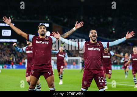 London, Großbritannien. November 2023. Lucas Paqueta von West Ham United (links) und Said Benrahma von West Ham United (rechts) feiert das erste Tor ihrer Mannschaft während des Spiels West Ham United FC gegen Olympiakos FC UEFA Europa League Group A im London Stadium, London, England, Vereinigtes Königreich am 9. November 2023 Guthaben: Jede Zweite Media/Alamy Live News Stockfoto