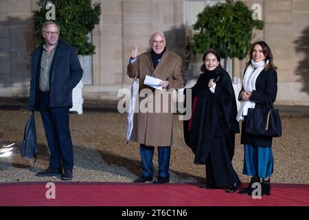 Elysee Palace in Paris am 9. November 2023. Christophe Deloire, mexikanischer Ökonom und Diplomat, ehemaliger Generalsekretär der Organisation für wirtschaftliche Zusammenarbeit und Entwicklung (OECD) und Präsident des Pariser Friedensforums Angel Gurria und seine Frau Lulu Quitana de Gurria, Generalsekretär von Reporter ohne Grenzen, kommt zur Teilnahme an dem Abendessen zu Ehren der Staats- und Regierungschefs und der Führer internationaler Organisationen, die am 6. Pariser Friedensforum teilgenommen haben, im Elysee-Palast des Präsidenten in Paris am 9. November 2023. Repräsentanten aus staaten, Internationa Stockfoto