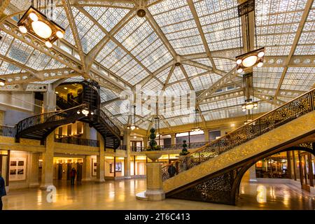 Rookery Building aus dem Jahr 1888 in Downtown Chicago, Illinois, USA. Chicagos ältestes Hochhaus mit romanischer Struktur hat eine von Frank Lloyd Wright entworfene Lobby Stockfoto